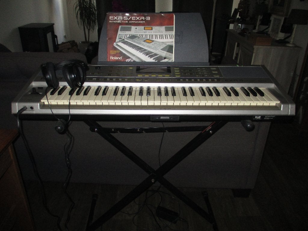Roland keyboard compleet met standaard en koptelefoon, Muziek en Instrumenten, Keyboards, Ophalen, Roland, Met standaard, 61 toetsen