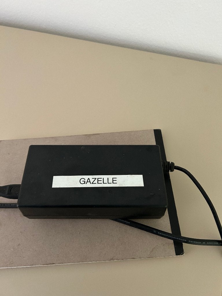 te koop:Gazelle acculader 48,0 V 3 pins aansluiting, Ophalen of Verzenden, Gebruikt
