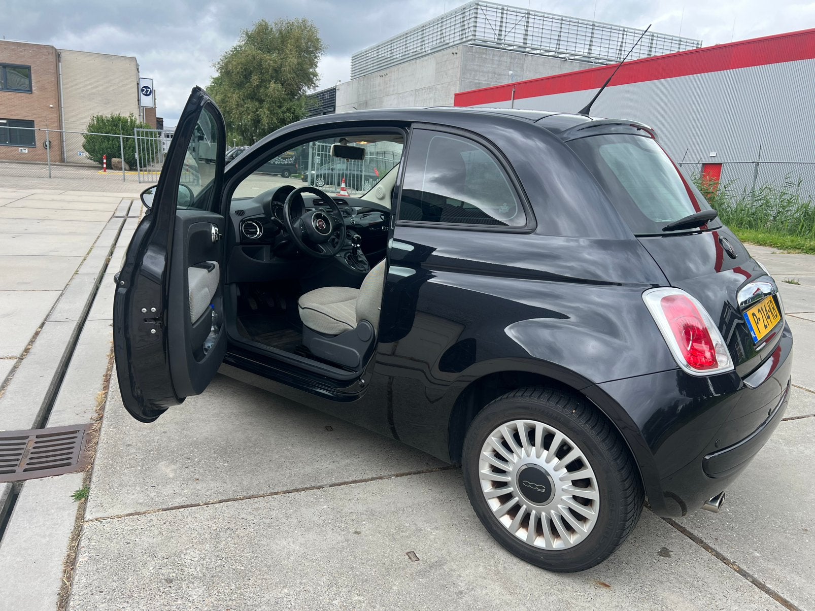 Fiat 500 1.4 16V 100 pk 2012  panodak 136872 km ondh: boekje, Voorwielaandrijving, Stof, 31 €/maand, 4 cilinders