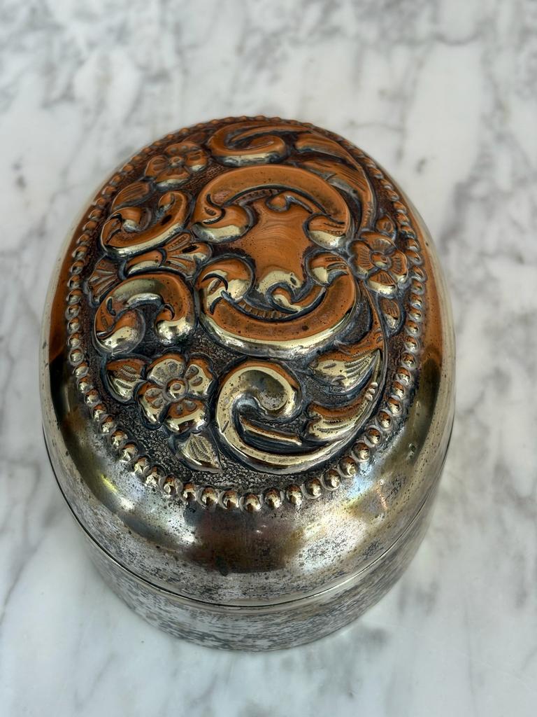 Antiek Messing Doosje met Gedetailleerd Reliëf, Antiek en Kunst, Ophalen, Koper