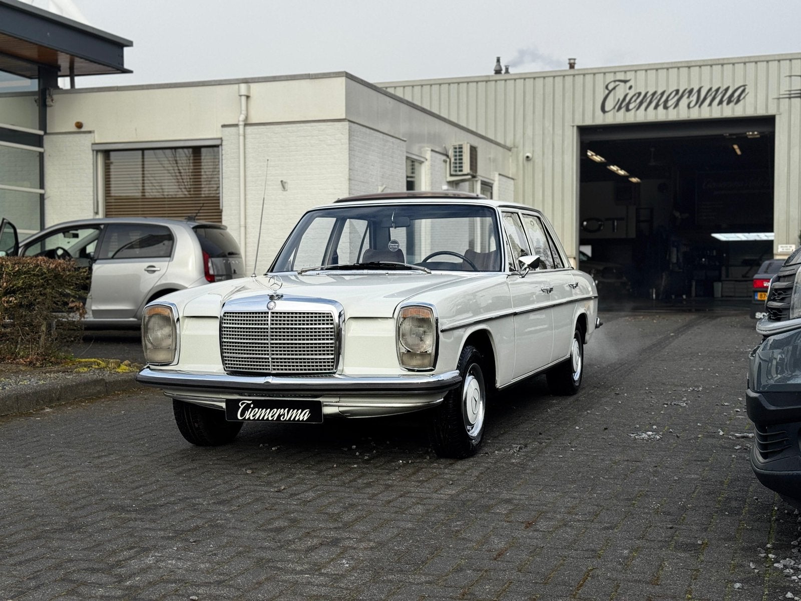 Mercedes-Benz Sedan 1971 Wit, Automaat, Beige, 700 kg, Wit