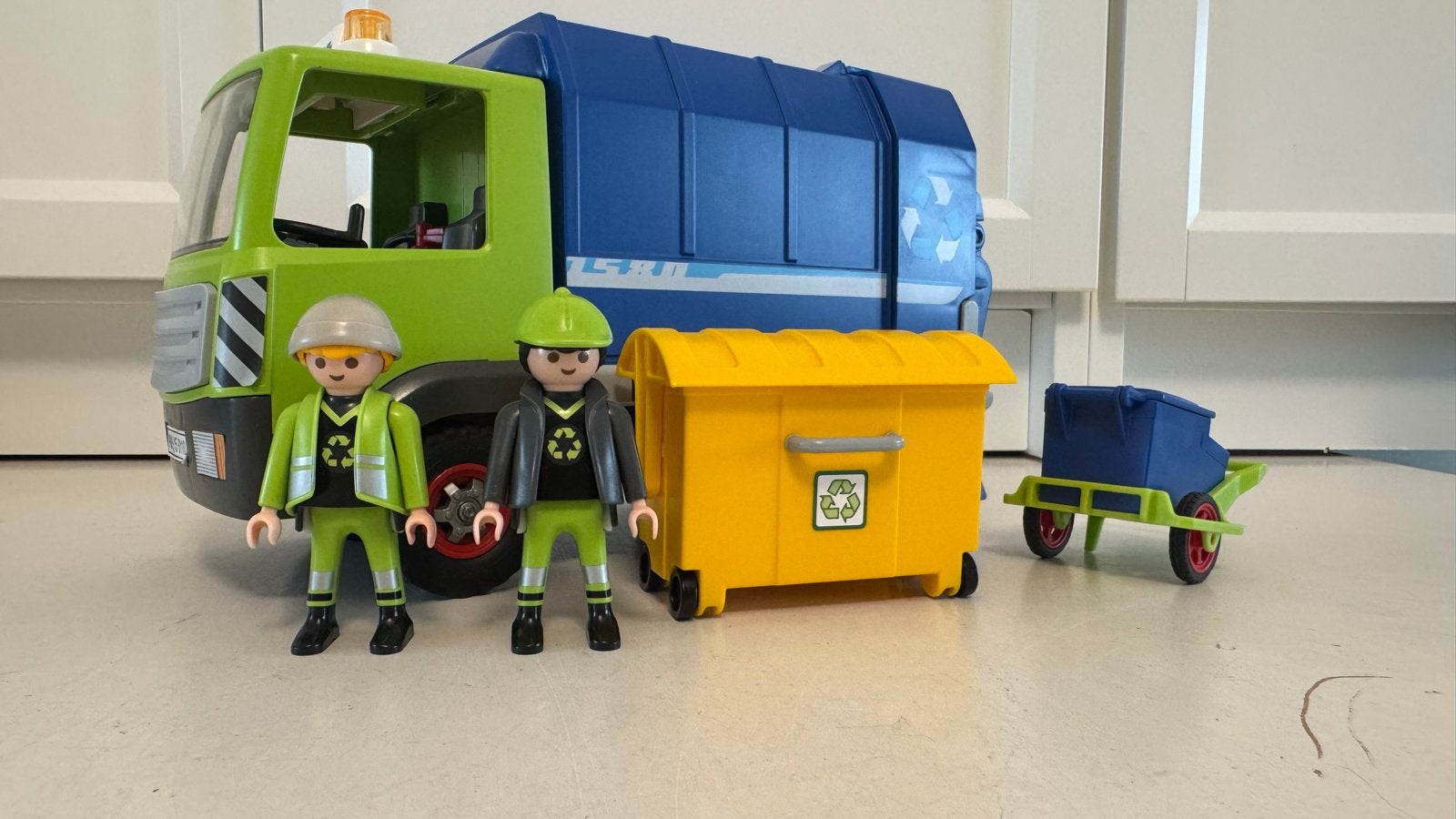 Playmobil Vuilniswagen met 2 Figuren en Container, Complete set, Voertuig, Ophalen of Verzenden, Zo goed als nieuw