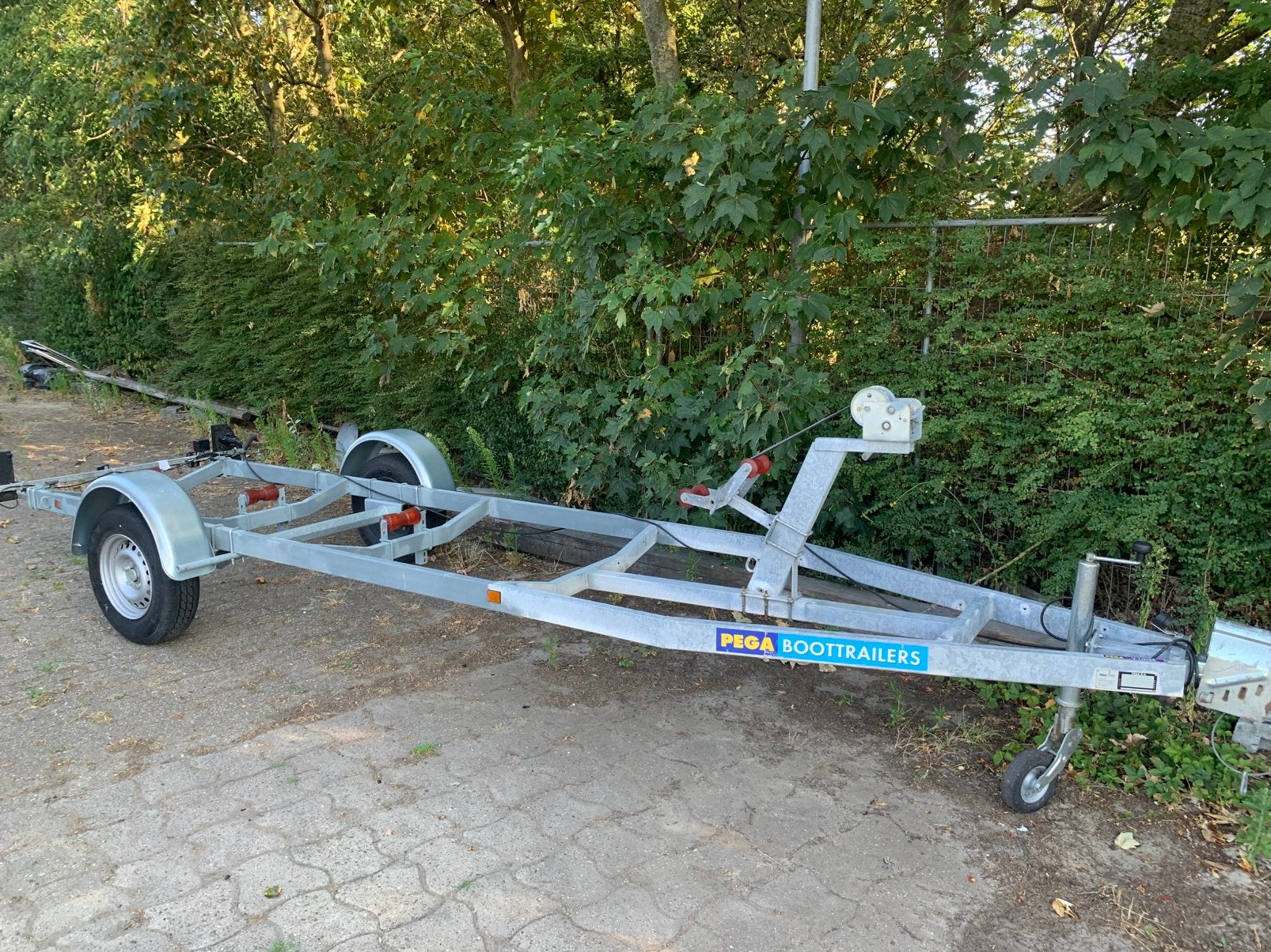 Pega V-liner 750kg met nieuwe as en wielen te koop, Watersport en Boten, Boottrailers, Ophalen, Minder dan 1500 kg, Overige typen