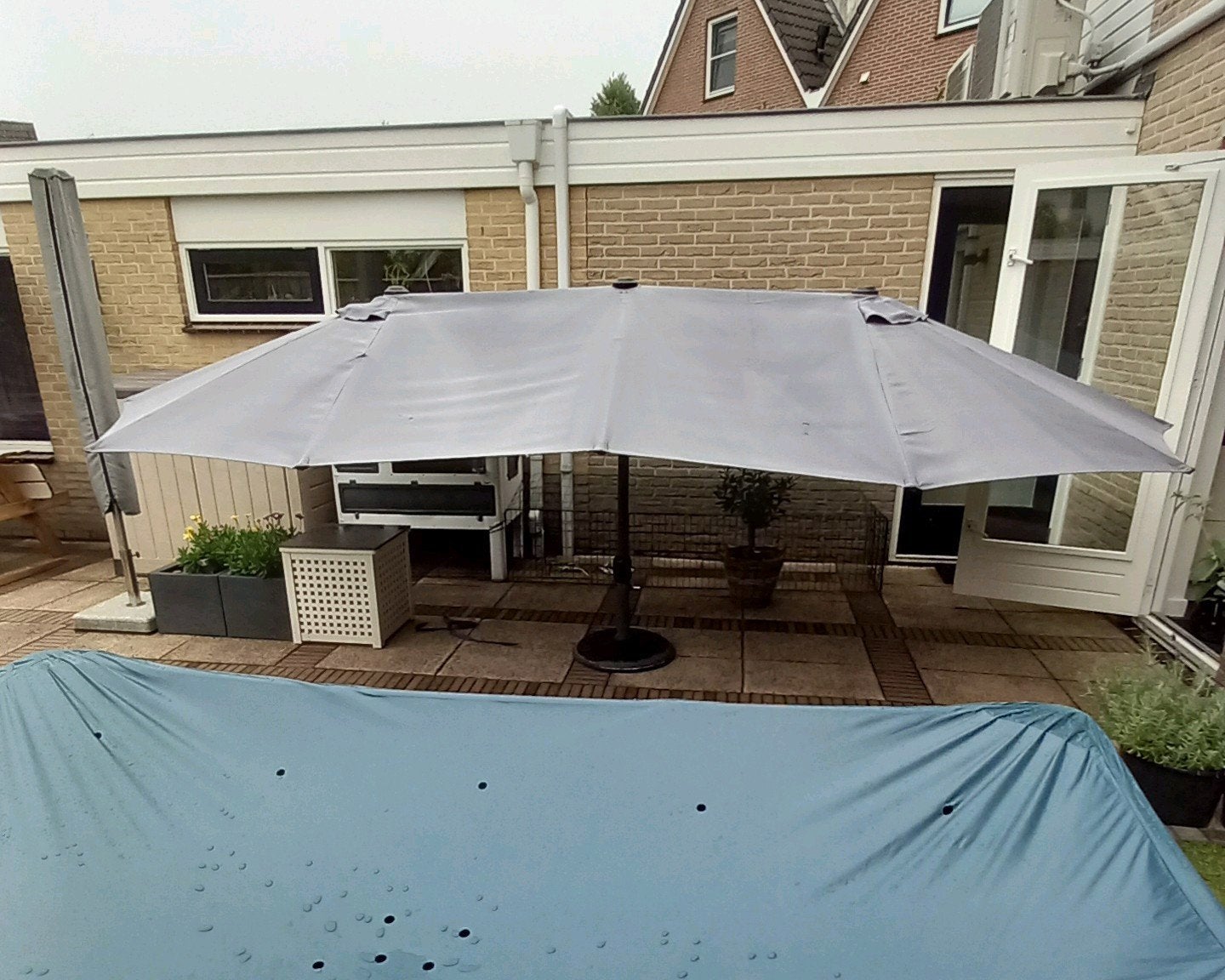 Parasol. Grijs van kleur, gebruikt., Ophalen, Gebruikt