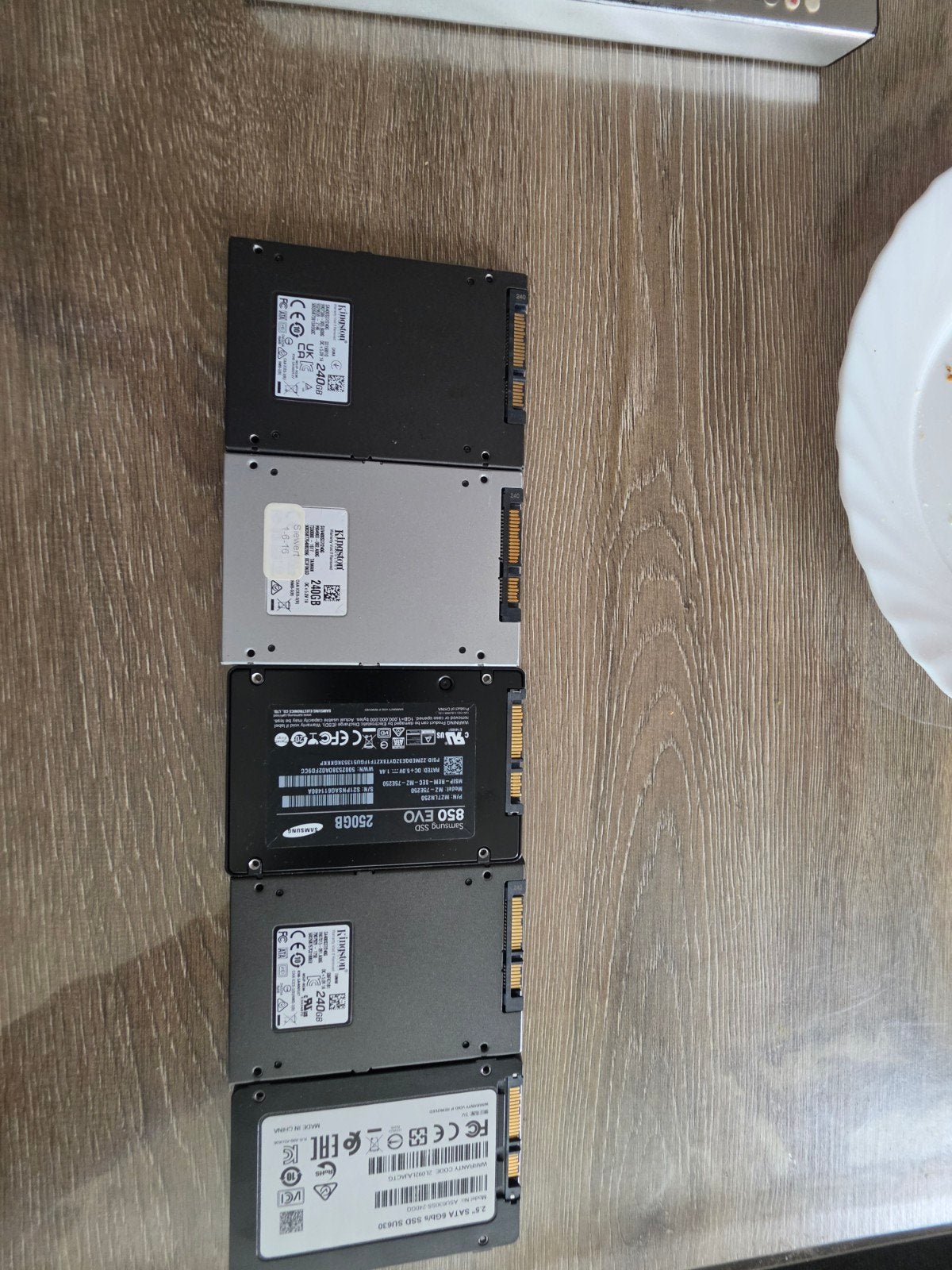 Te koop diverse 2.5 inch SATA SSD’s van 240GB en 250GB., Ophalen of Verzenden, Laptop