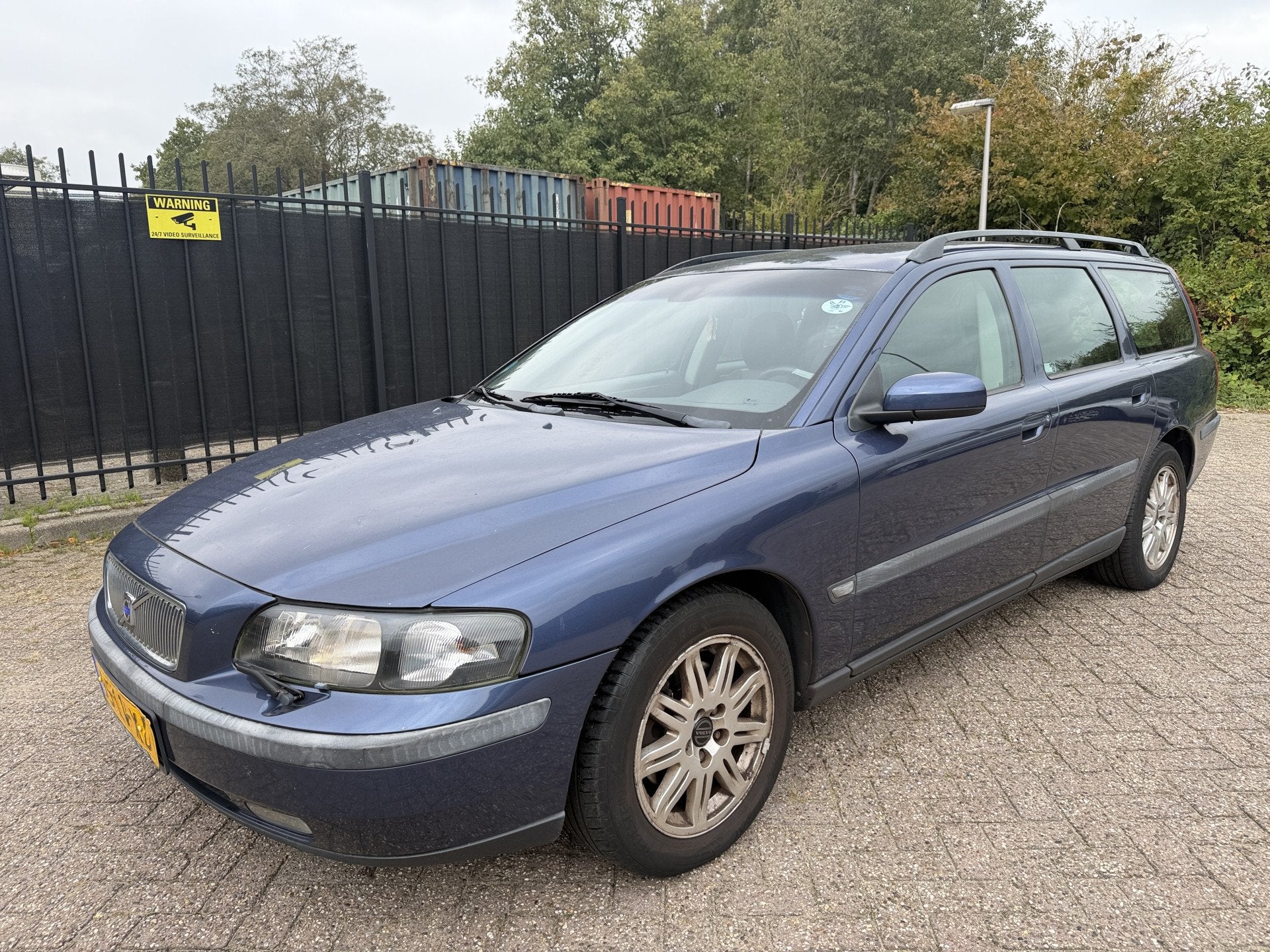 Volvo V70 2.4 Automaat Comfort Line Clima/Cruise/Trekhaak, Auto's, 1556 kg, Zwart, Blauw, Leder en Stof