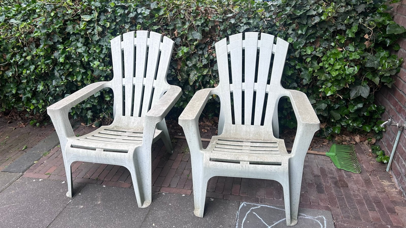 GRATIS 2x Kunststof tuinstoelen, Tuin en Terras, Tuinstoelen, Ophalen, Gebruikt, Kunststof