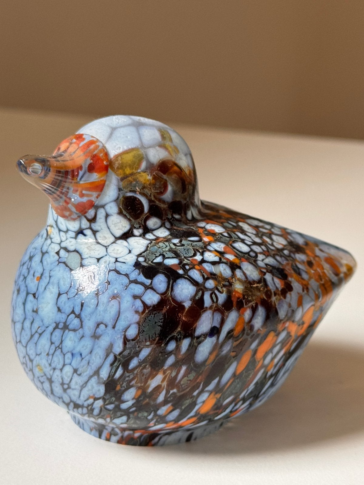 ZGAN Kosta boda vogeltje Bertil Vallien, Antiek en Kunst, Kunst | Designobjecten, Ophalen of Verzenden, Object, Meerkleurig, Glas