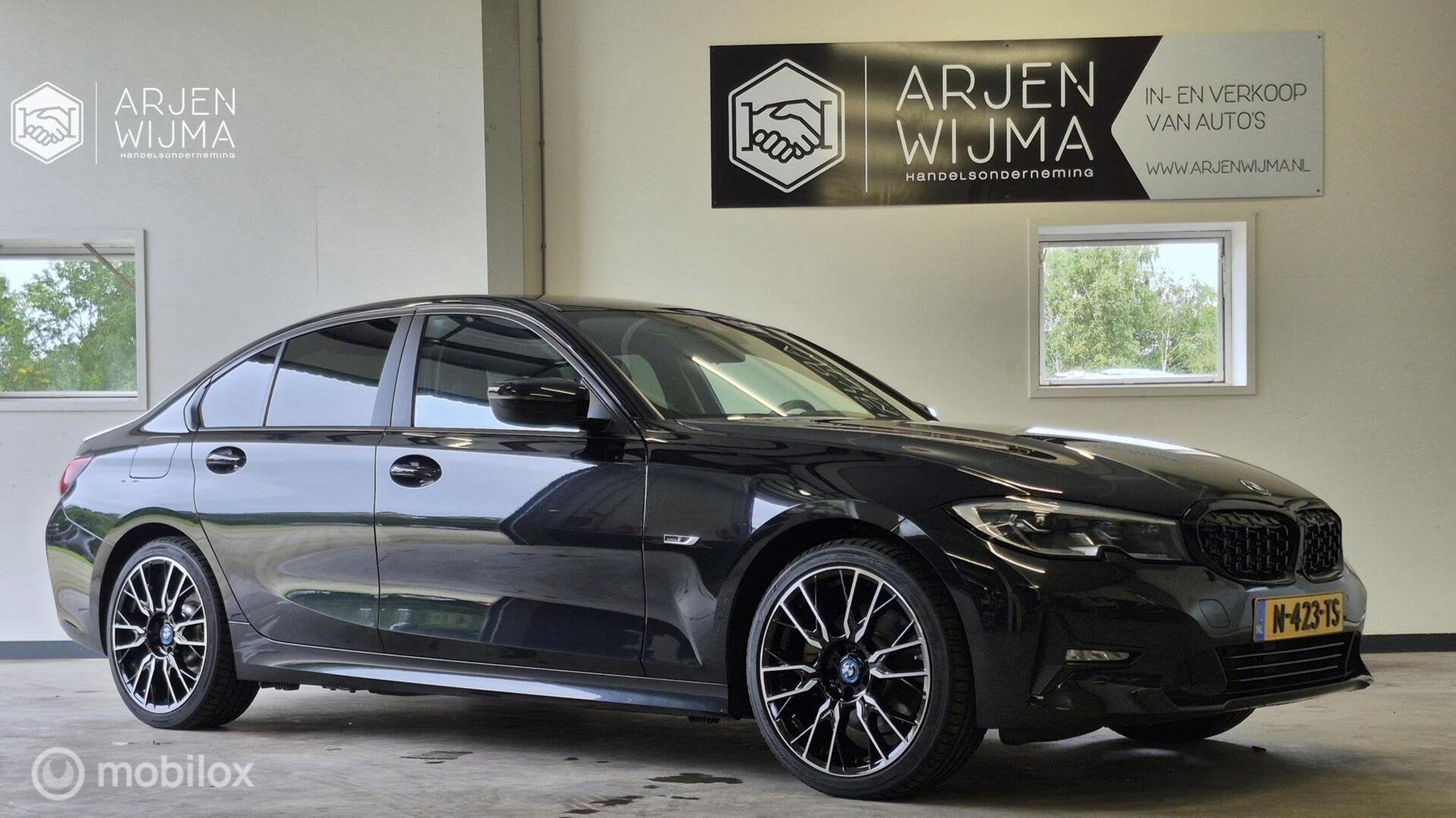 BMW 3-serie 320e Business Edition Plus|BTW|Laser|Carplay, Auto's, Automaat, Gebruikt, 4 cilinders, Zwart