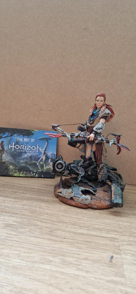Aloy Horizon Zero Dawn Statue + Art Book, 1 speler, Zo goed als nieuw, Vanaf 3 jaar, Ophalen