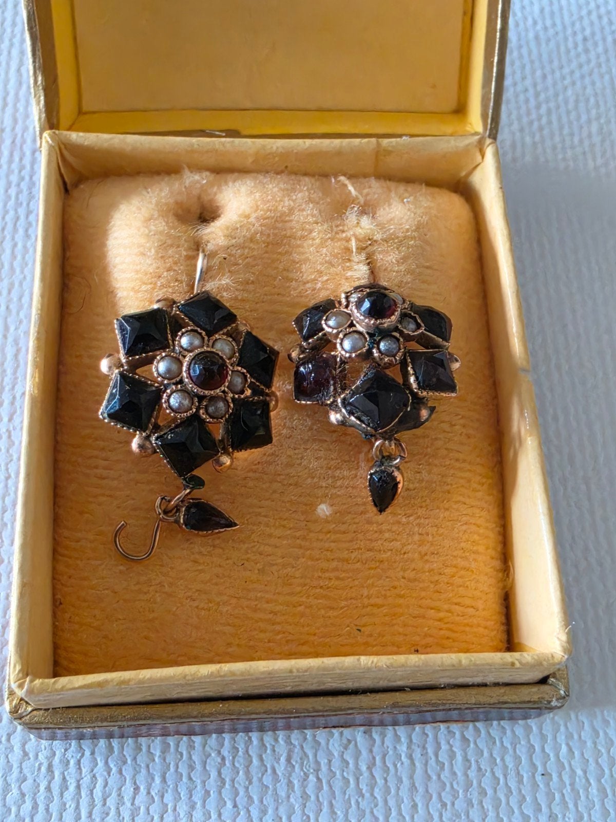 Antieke Gouden Oorbellen met Granaat en Parel, Sieraden, Tassen en Uiterlijk, Ophalen of Verzenden, Met edelsteen, Goud, Goud