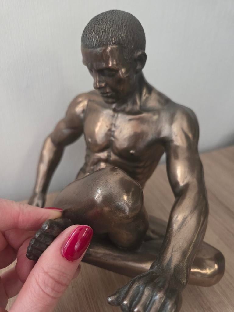 Bronskleurig beeldje van naakte man, Ophalen of Verzenden
