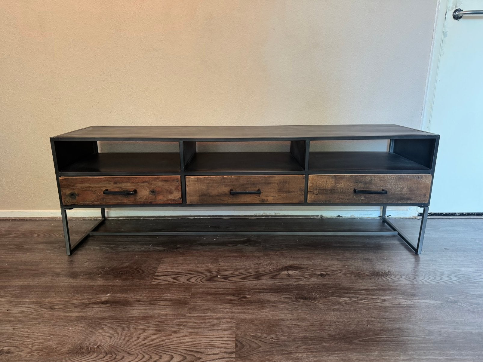 Leuk industrieel tv meubel, Ophalen, 100 tot 150 cm, Zo goed als nieuw, Minder dan 100 cm