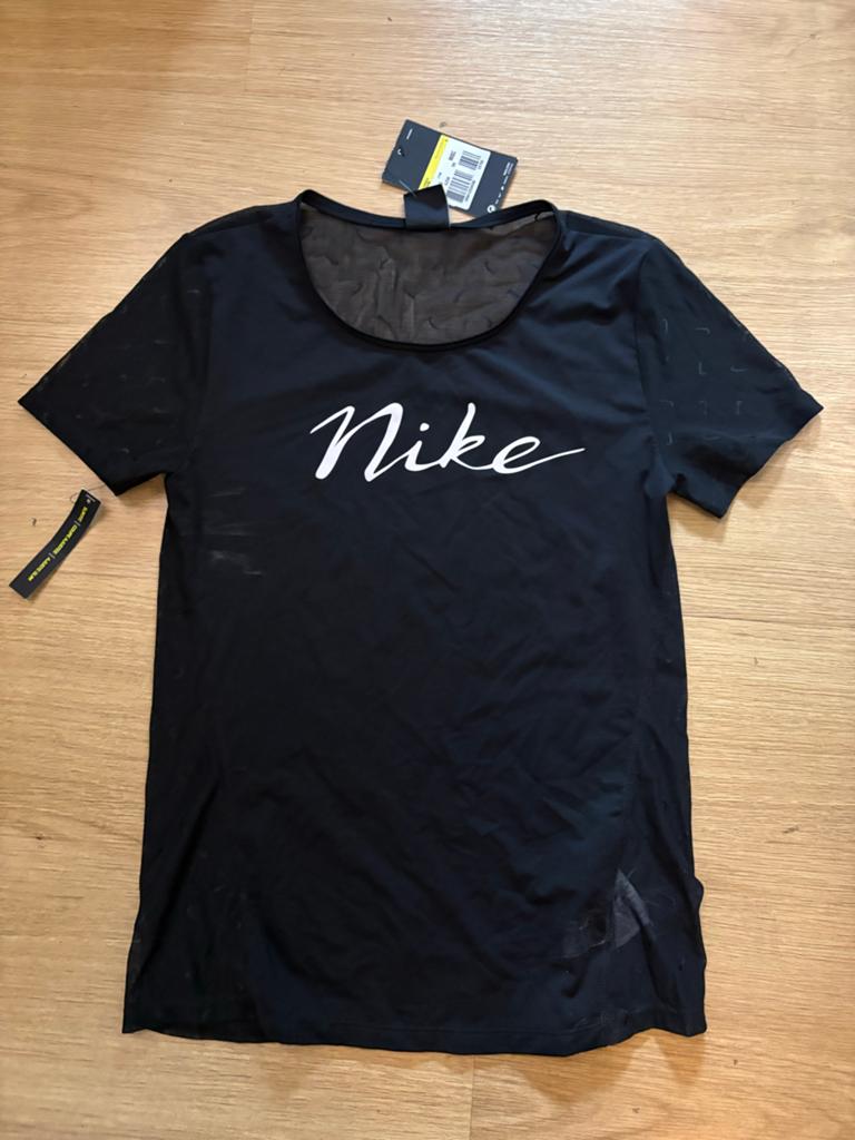 Nike Zwart Mesh T-shirt - Maat S, Kleding | Dames, T-shirts, Zwart, Ophalen of Verzenden, Zo goed als nieuw, Korte mouw