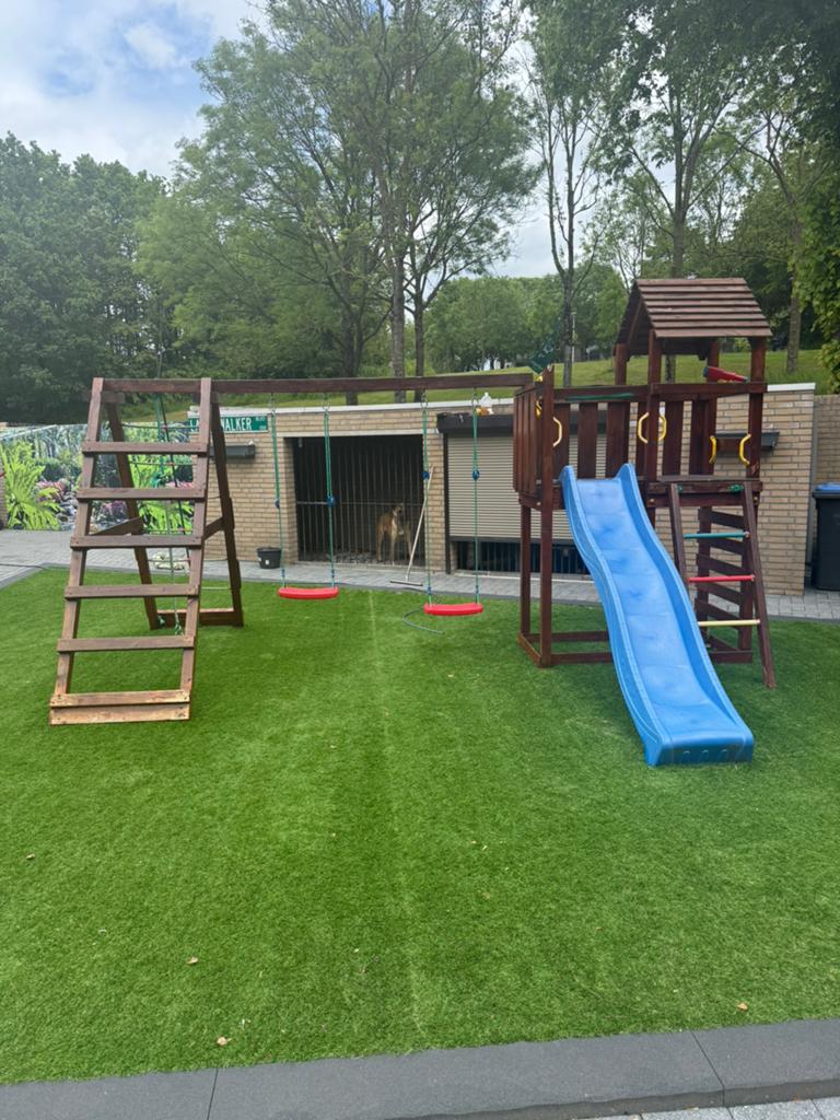 Te koop stevig speeltoestel, Kinderen en Baby's, Speelgoed | Buiten | Speeltoestellen, Ophalen, Zo goed als nieuw, Schommel