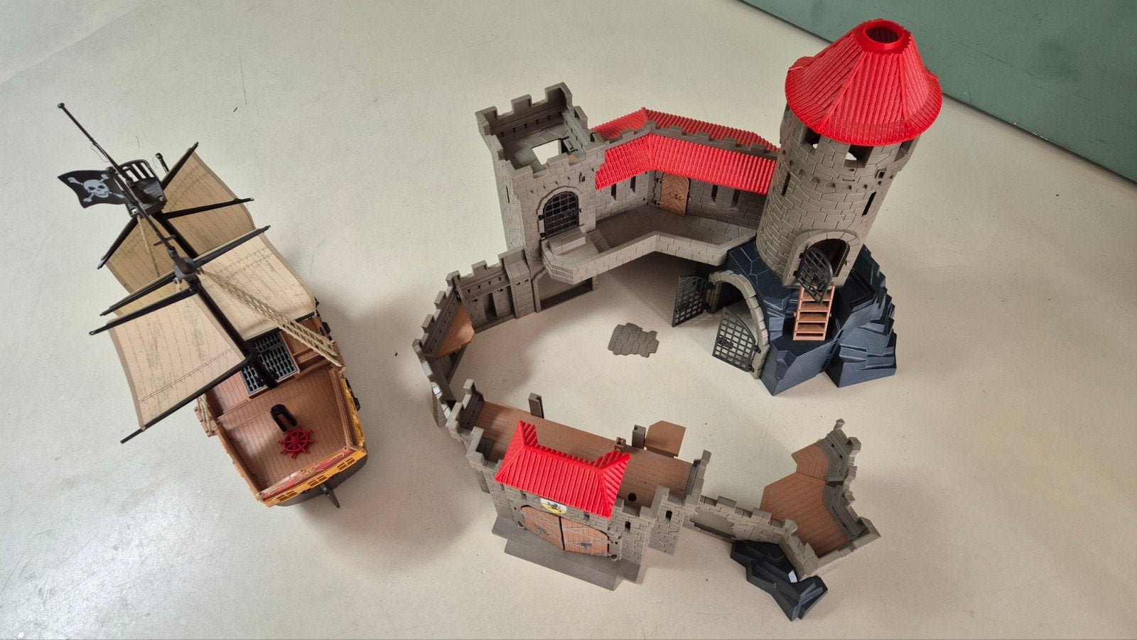 Playmobil Leeuwenridders Kasteel 4865 & Piratenboot 5135, Kinderen en Baby's, Ophalen, Gebruikt, Losse onderdelen, Kasteel/Fort