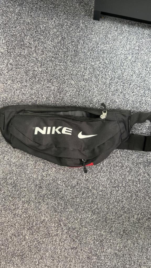 Nike buiktasje ( Perfecte staat ), Ophalen, Zo goed als nieuw