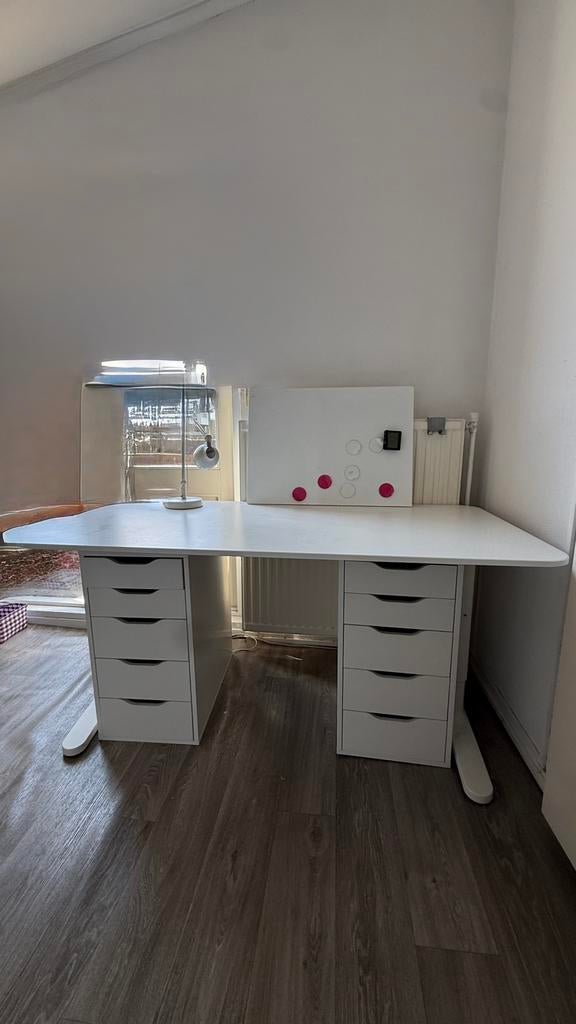 Compleet Bureau met 2 ladenblokken & Whitewash Garderobekast, Huis en Inrichting, Bureaus, Ophalen, Gebruikt, Hout, Met lades