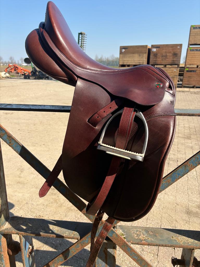 Cognac kleurig dressuurzadel( wijde boom) + hoofdstel, Dieren en Toebehoren, Paarden en Pony's | Hoofdstellen en Tuigage, Gebruikt