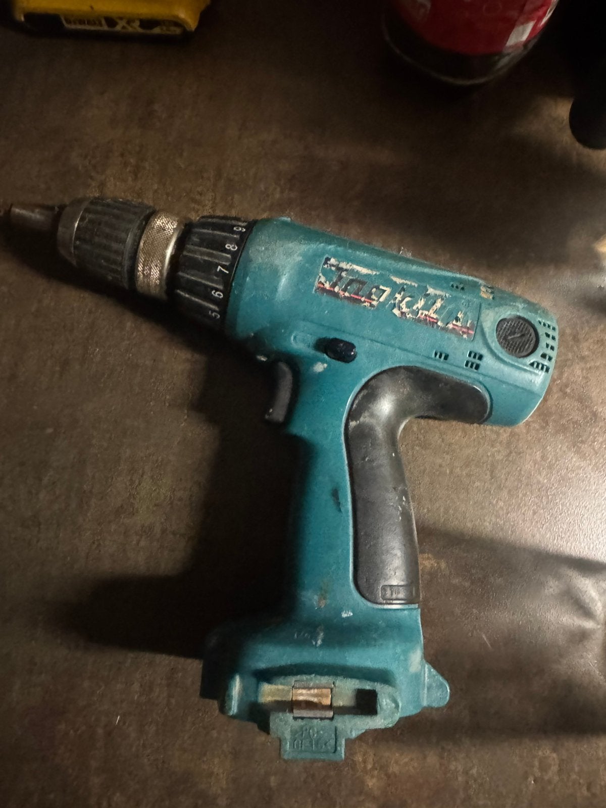 Makita boormachine met lader, Doe-het-zelf en Verbouw, Gereedschap | Boormachines, Ophalen, Gebruikt, Boormachine
