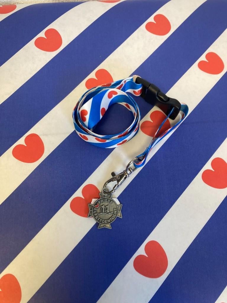 Friese elfstedentocht kruisje medaille, Sieraden, Tassen en Uiterlijk, Kettingen, Ophalen of Verzenden, Nieuw, Zilver, Overige materialen