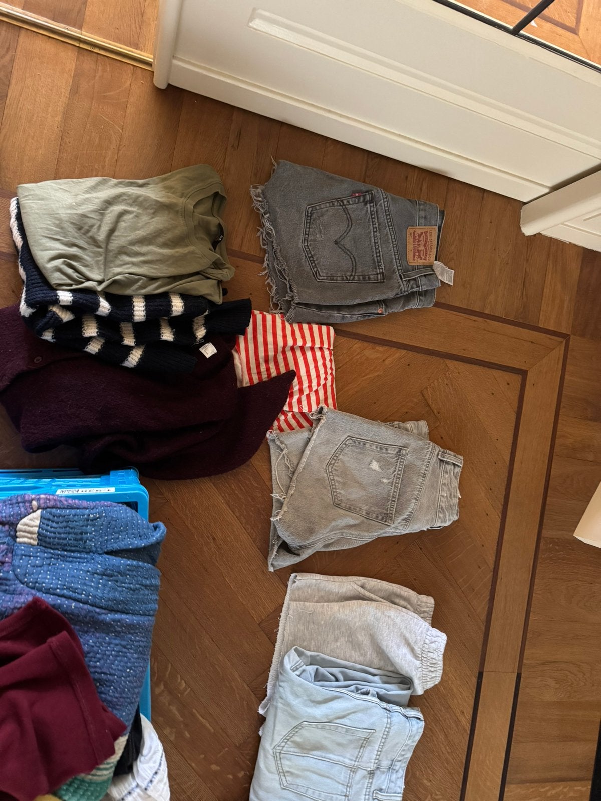 Gratis grote krat met kleding voor tiener/meisje ca 14 jaar, Ophalen, Gebruikt