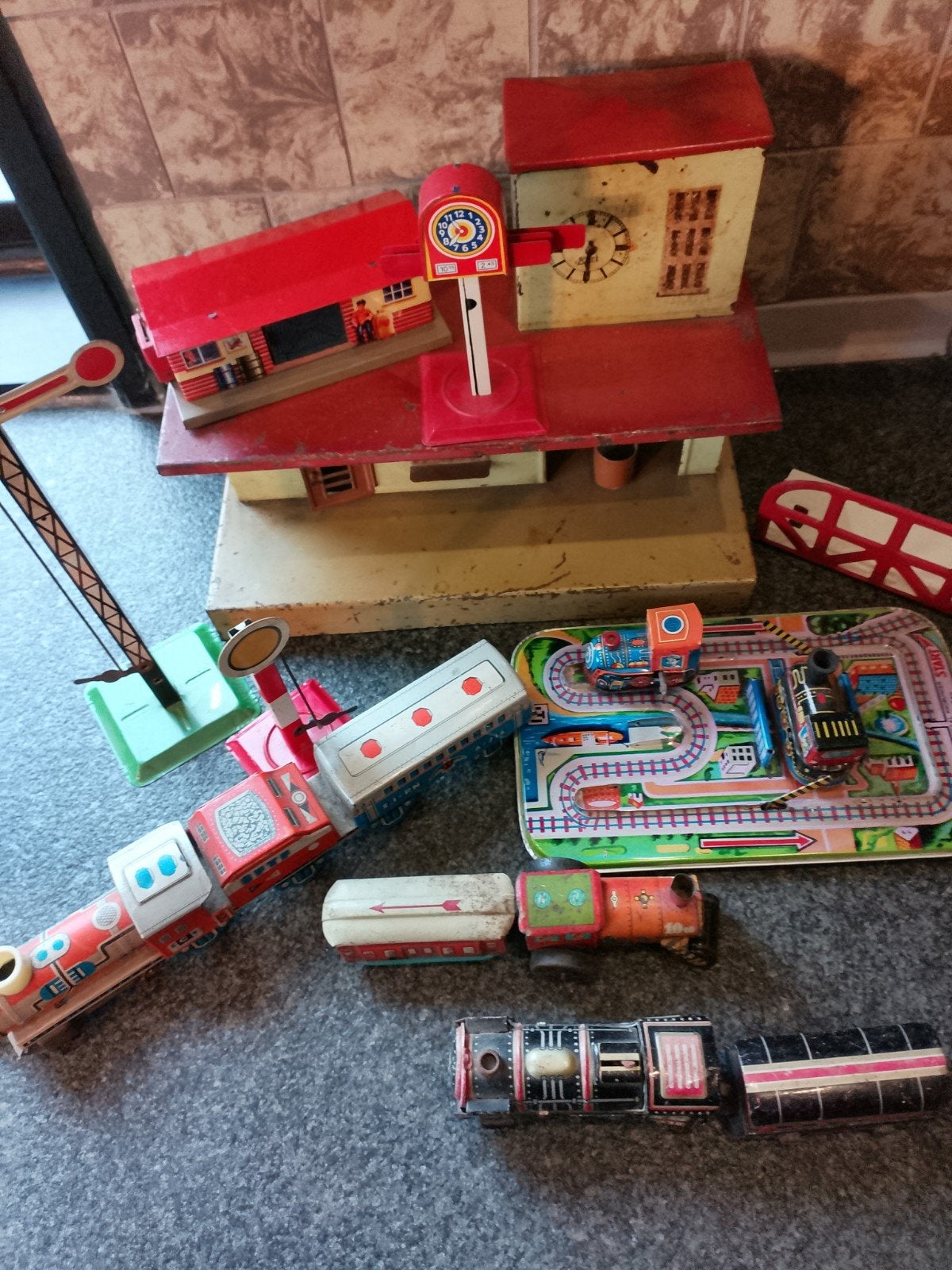 Vintage blikken speelgoed: treinen, station en accessoires, Ophalen of Verzenden