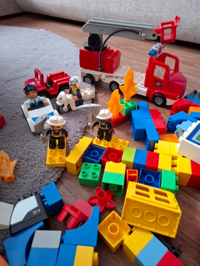 Grote Duplo set met brandweerwagen, politie en figuren, Ophalen of Verzenden, Duplo, City, Gebruikt