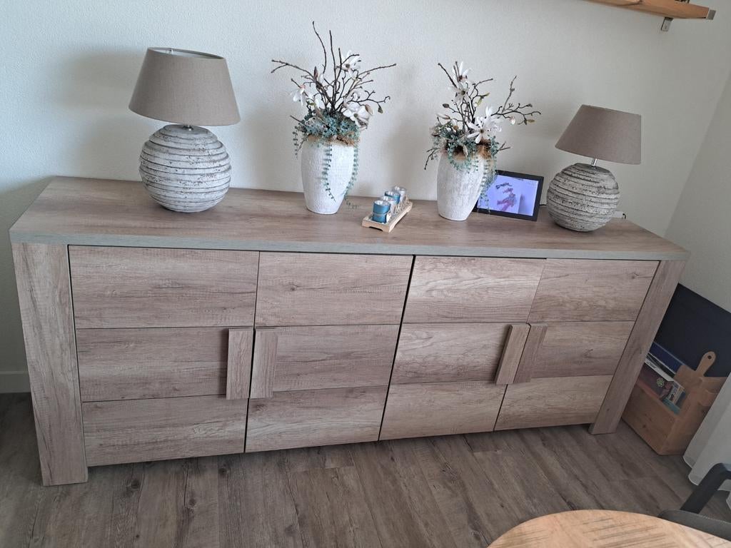 Moderne dressoir en vitrinekast set - zo goed als nieuw, Ophalen, Met deur(en), Glas, 150 tot 200 cm