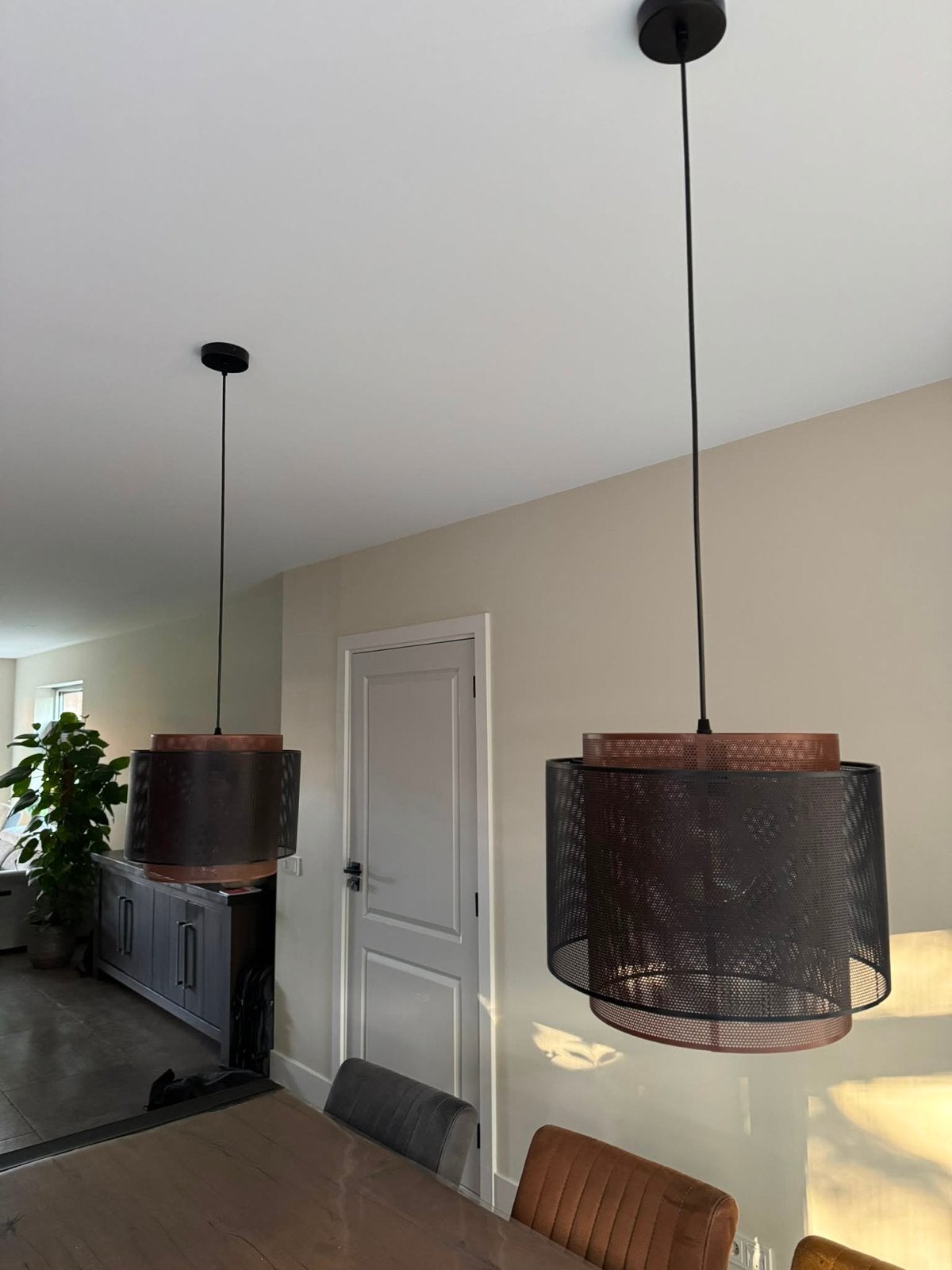 Set van 2 moderne hanglampen - Zwart/Koper, Huis en Inrichting, Lampen | Hanglampen, Ophalen, Zo goed als nieuw, Metaal, 75 cm of meer