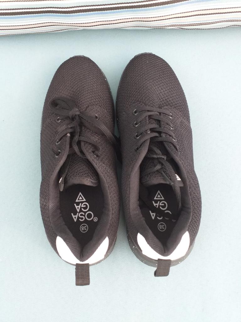Zwarte sneakers maat 38 nieuw, Zwart, Nieuw, Ophalen of Verzenden, Sneakers of Gympen
