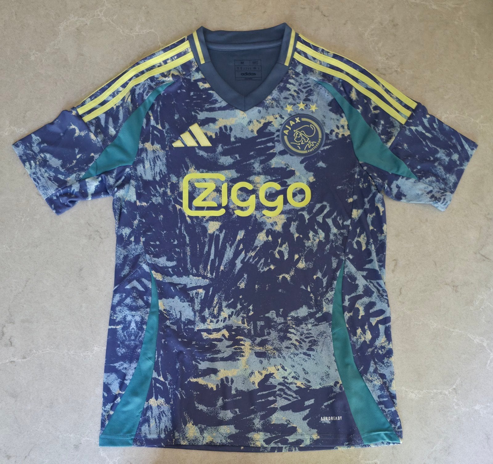 Ajax uit tenue 23/24 maat M officieel - Uitstekende staat, Maat M, Ophalen of Verzenden, Zo goed als nieuw, Set