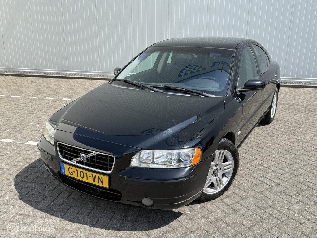 Volvo S60 2.5T AWD Kinetic Automaat Airco All Season Cruise, Auto's, Volvo, Gebruikt, Automatische klimaatregeling, 1505 kg, S60