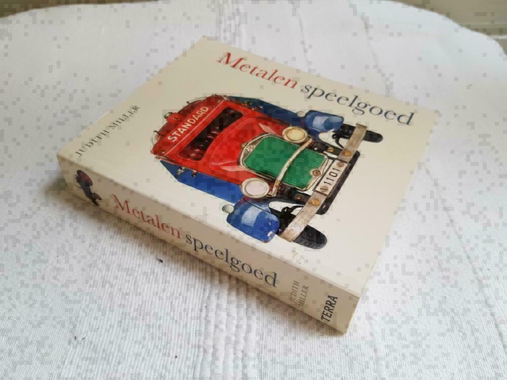 Boek: METALEN SPEELGOED J. Miller  ISBN 9789058975591, Verzamelen, -, -, Ophalen of Verzenden, Zo goed als nieuw