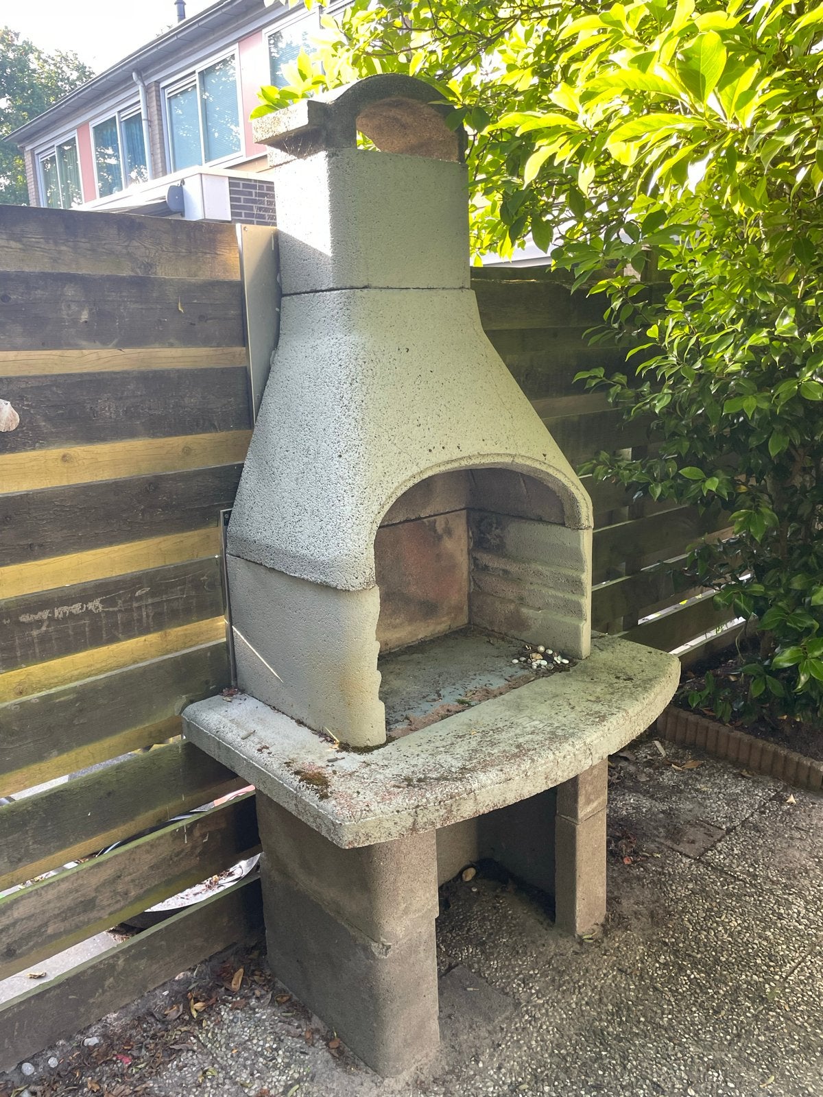 Grote betonnen Palazzetti pizza steenoven voor in de tuin, Ophalen, Gebruikt