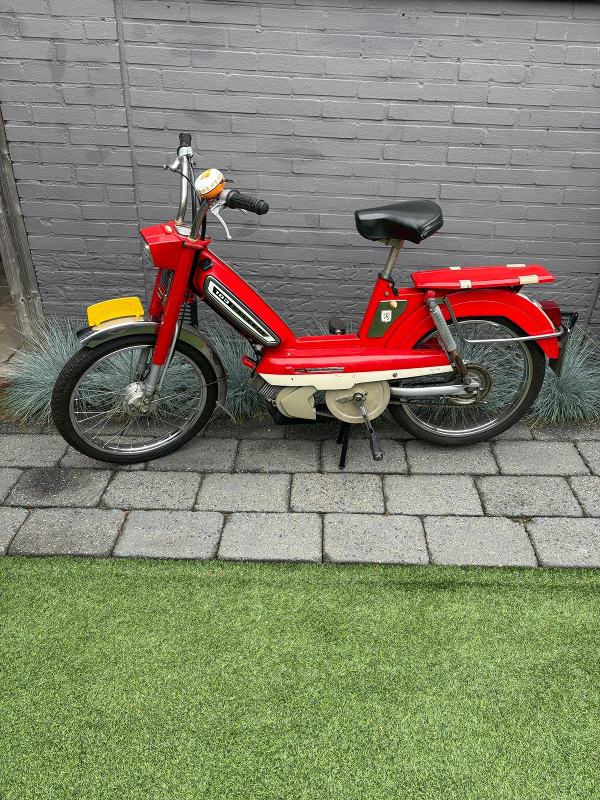 Peugeot 103 bromfiets - Klassieke rode bromfiets, Fietsen en Brommers, Brommers | Peugeot, Ophalen, Gebruikt, Maximaal 25 km/u