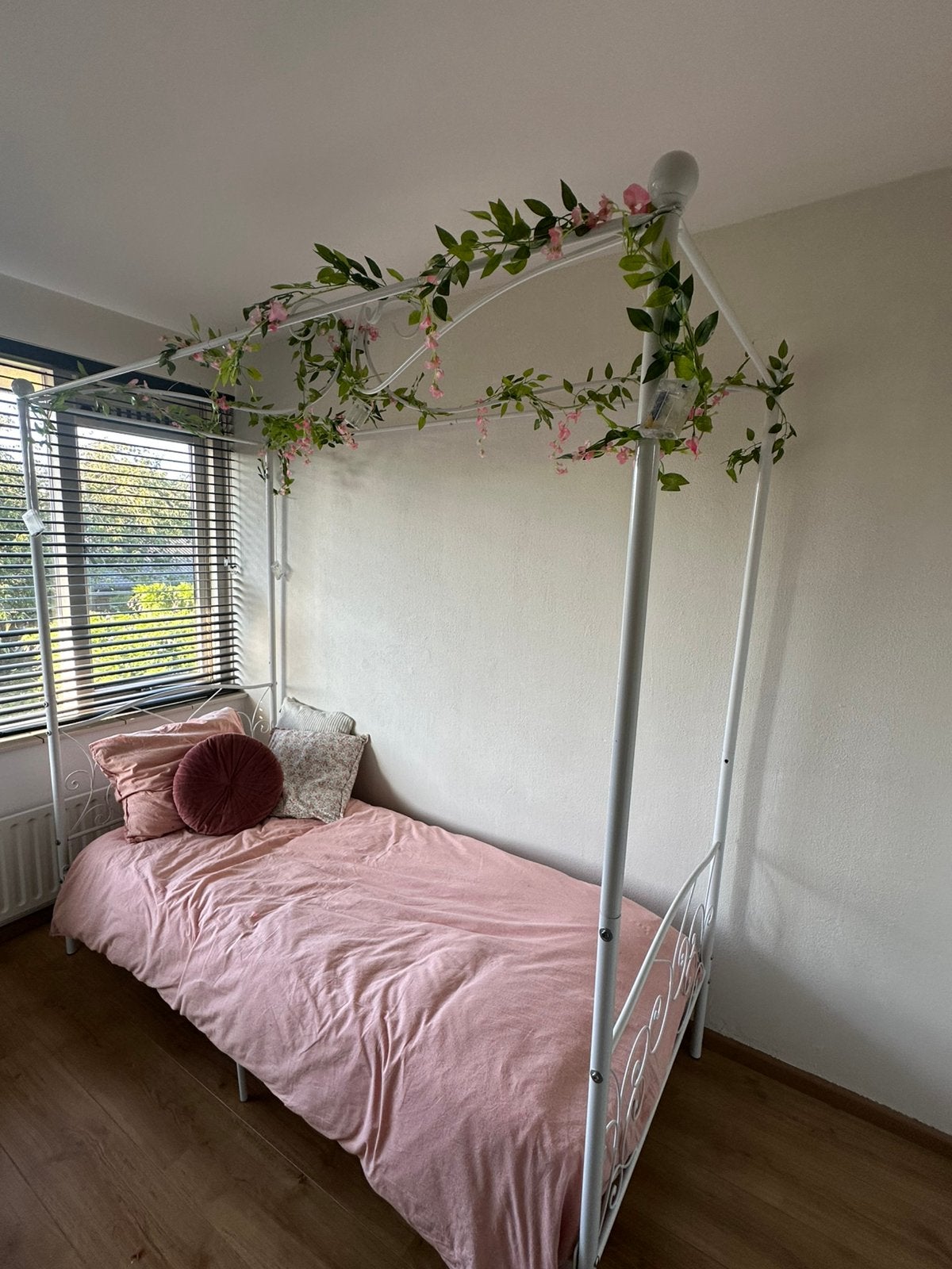 Hemelbed VidaXL metaal wit eenpersoons, Ophalen, 85 tot 100 cm, Gebruikt, Lattenbodem