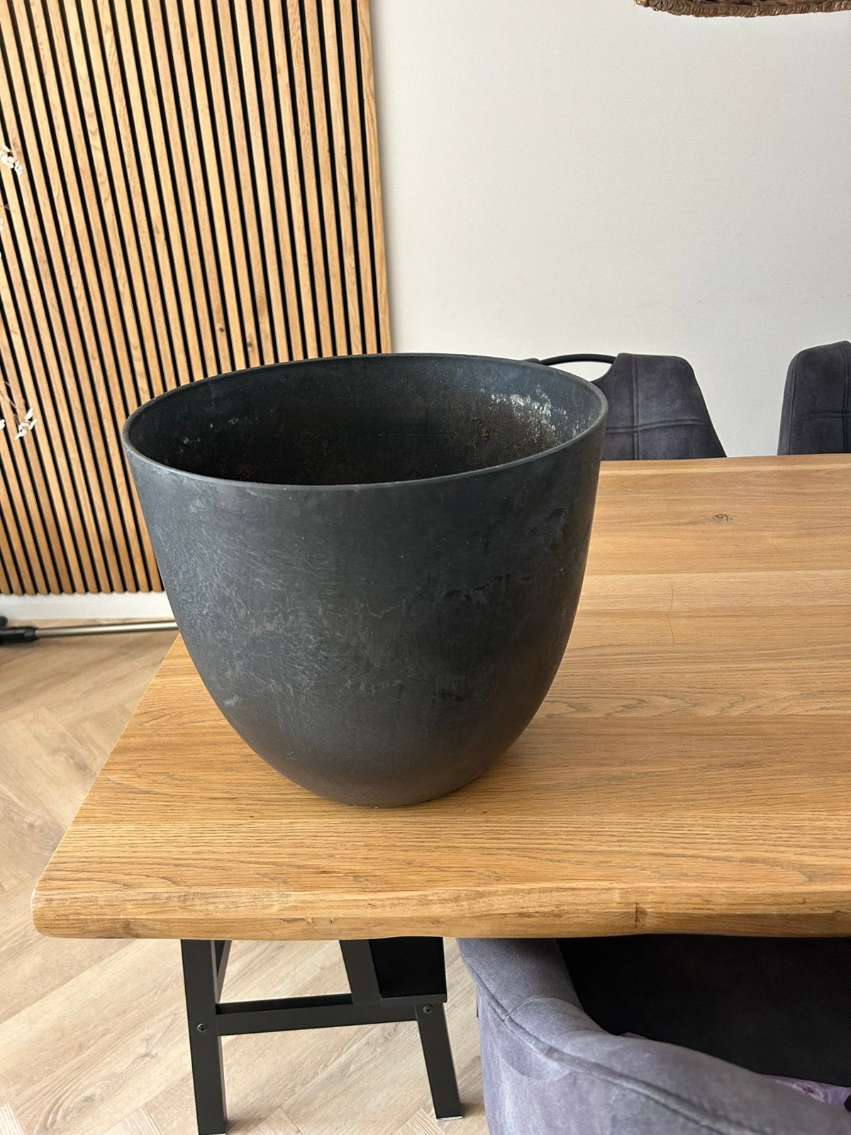 Zwarte bloempot, Rond, Ophalen of Verzenden, Zo goed als nieuw, Balkon