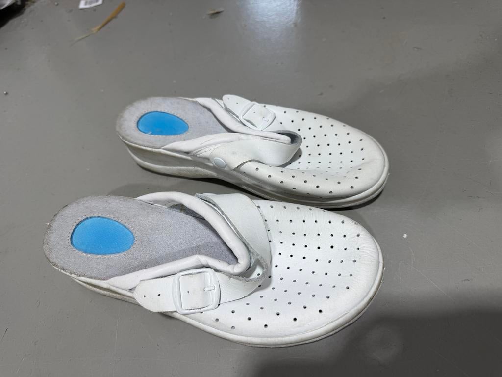 Witte medische klompen, maat 37, Made in Italy, Kleding | Dames, Ophalen of Verzenden, Gedragen, Wit, Overige typen