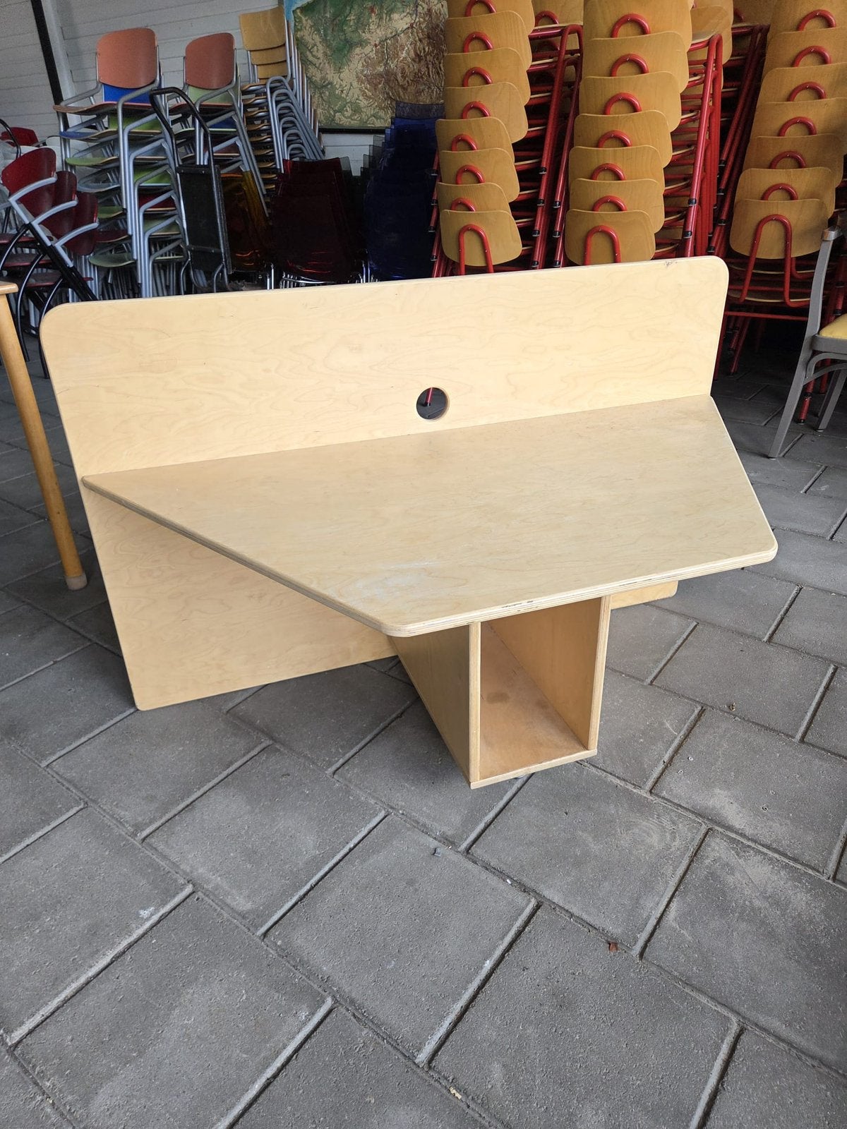 Gratis Tafel Speeltafel Houten Kinder Bureau, Huis en Inrichting, Ophalen, Gebruikt, Overige typen, 50 tot 100 cm