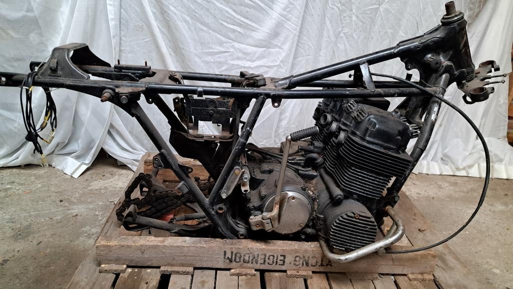 CB750 frame met motorblok en kenteken., Ophalen