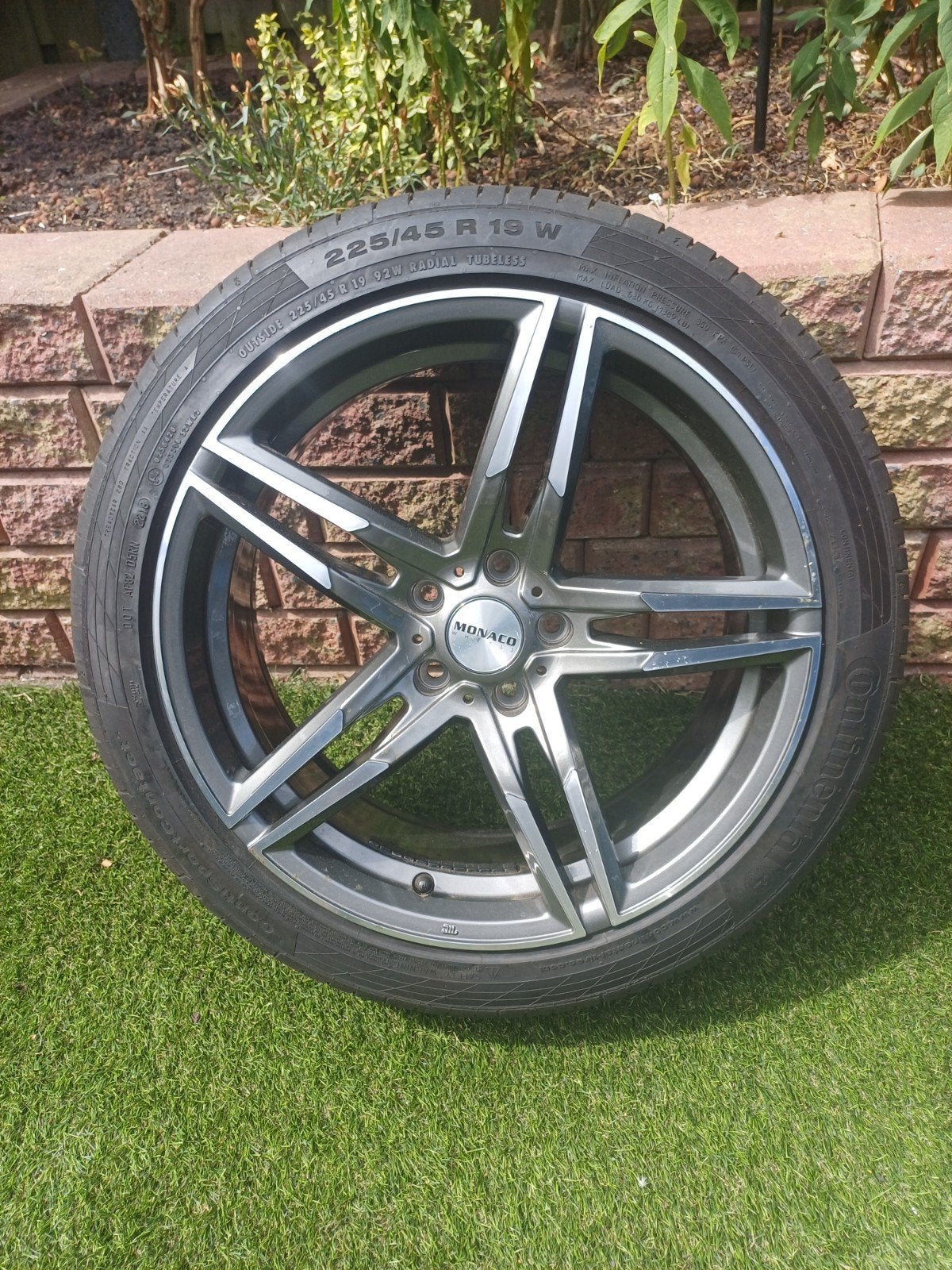 Continental zomerbanden met 5 gats Monaco velg 225/45 R19, Auto-onderdelen, Banden en Velgen, Gebruikt, Banden en Velgen, Personenwagen