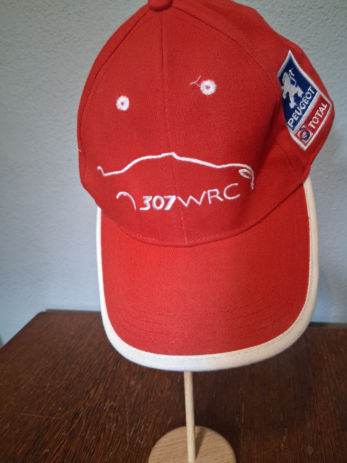 Nieuwe Peugeot 307 WRC Rally Pet - Rood met handtekening, Ophalen of Verzenden, Nieuw, Buitenlandse clubs, Pet of Muts