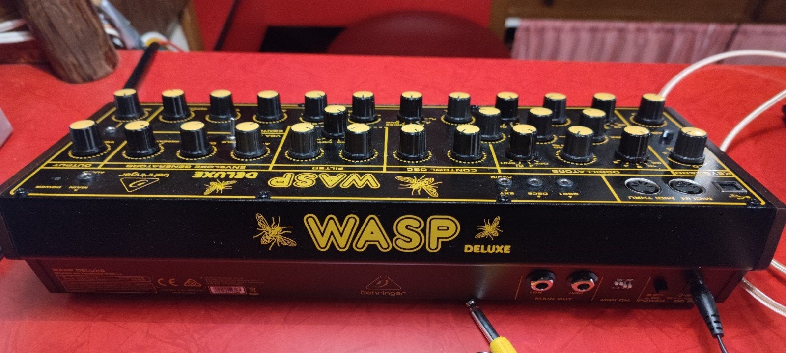 Behringer Wasp Deluxe Synthesizer, Ophalen of Verzenden, Zo goed als nieuw, Overige merken, Met midi-aansluiting