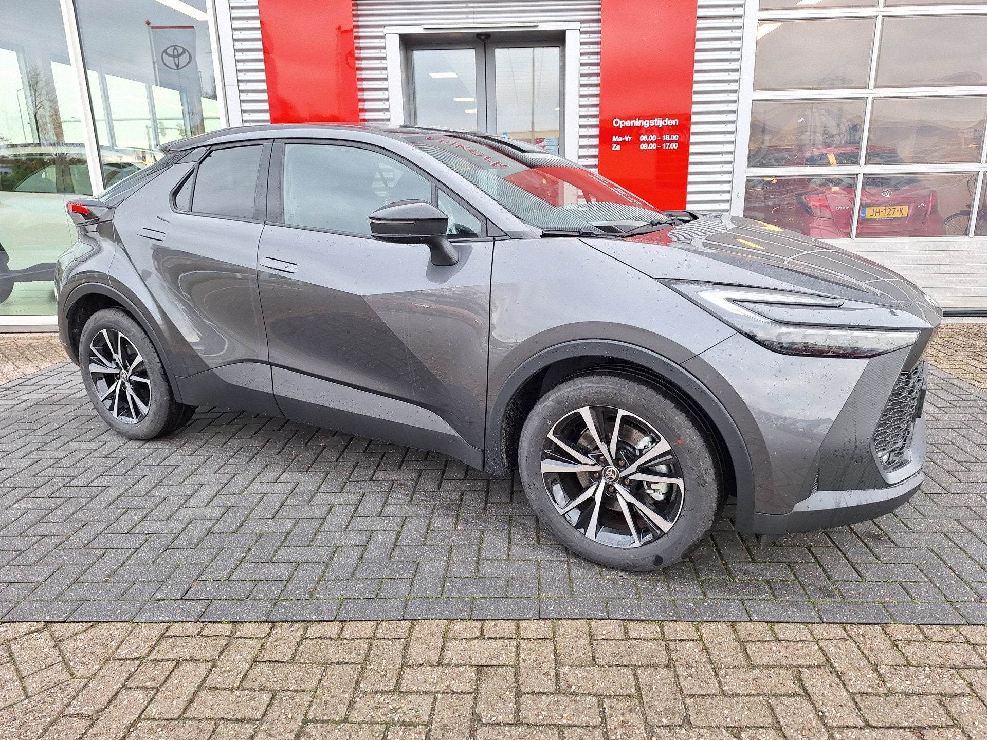 Toyota C-HR 2.0 Plug-in Hybrid Dynamic Plus Limited, 12 maanden, Stof, 725 kg, 4 cilinders