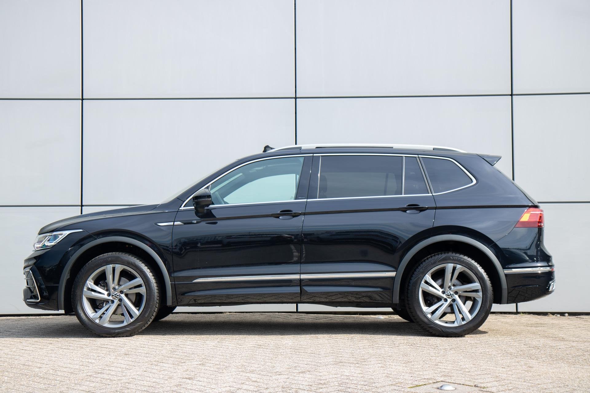 Volkswagen Tiguan Allspace 1.5 TSI 150pk R-Line Business 7p., Auto's, 12 maanden, Stof, Euro 6, 4 cilinders
