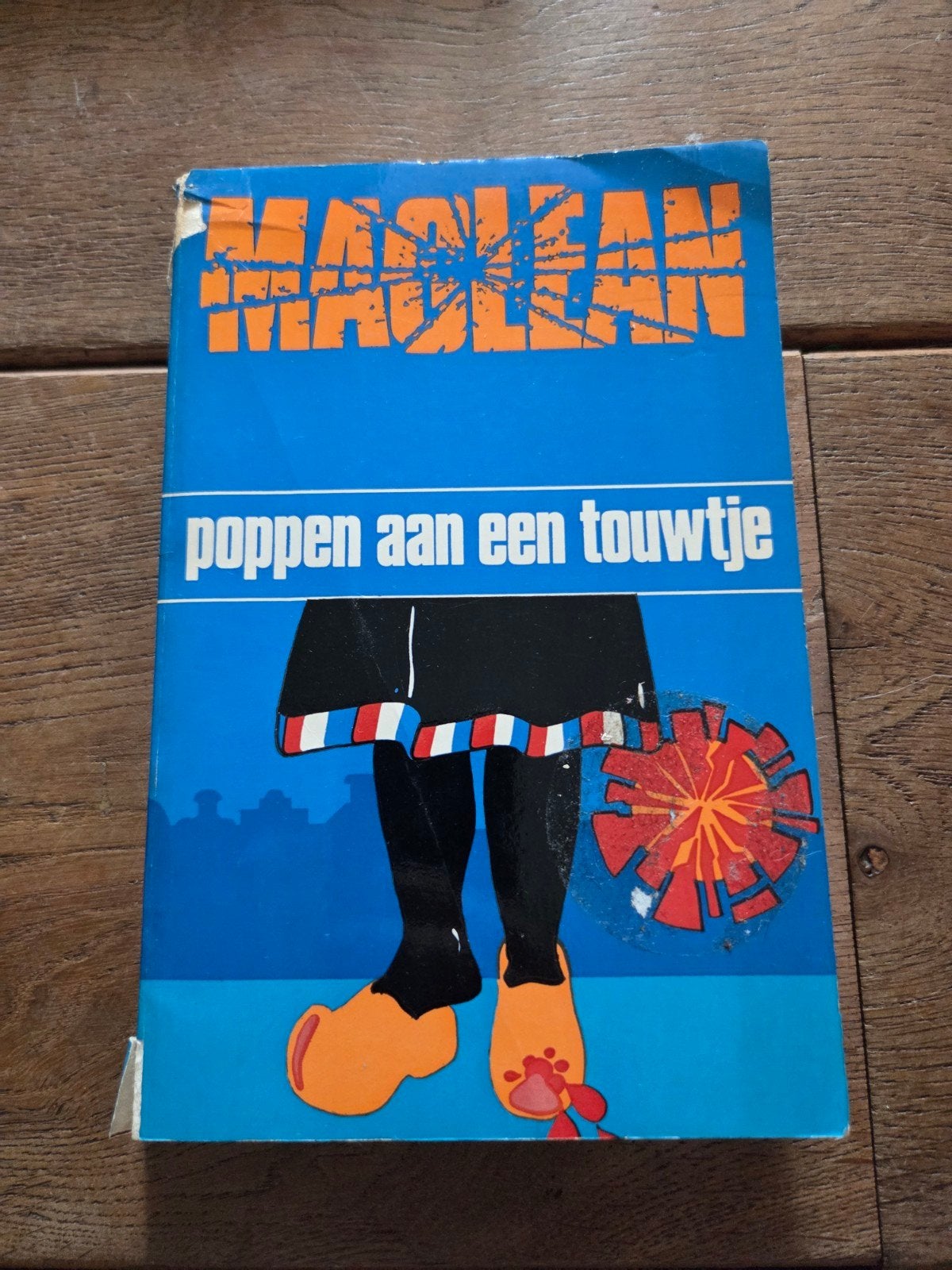 Alistair MacLean - Poppen aan een touwtje, Ophalen of Verzenden, Gelezen, Alistair MacLean