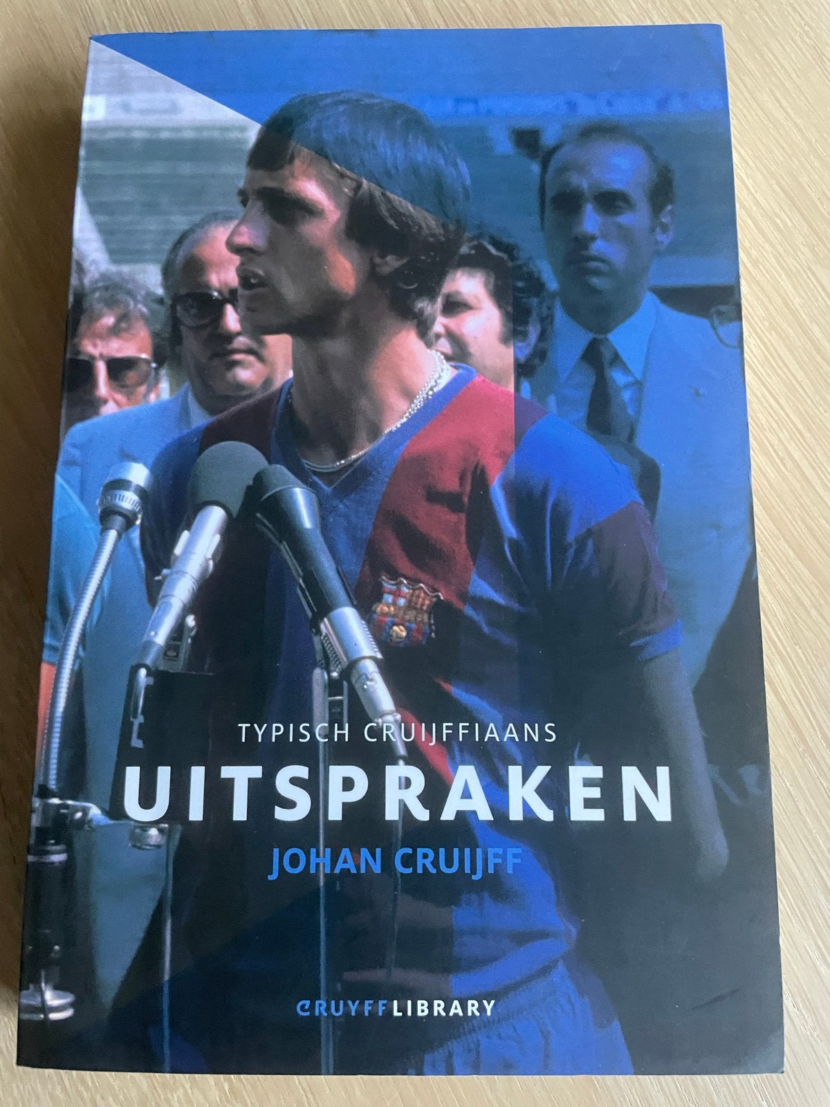 Typisch Cruijffiaans Uitspraken - Johan Cruijff, Boeken, Ophalen of Verzenden, Zo goed als nieuw, Balsport