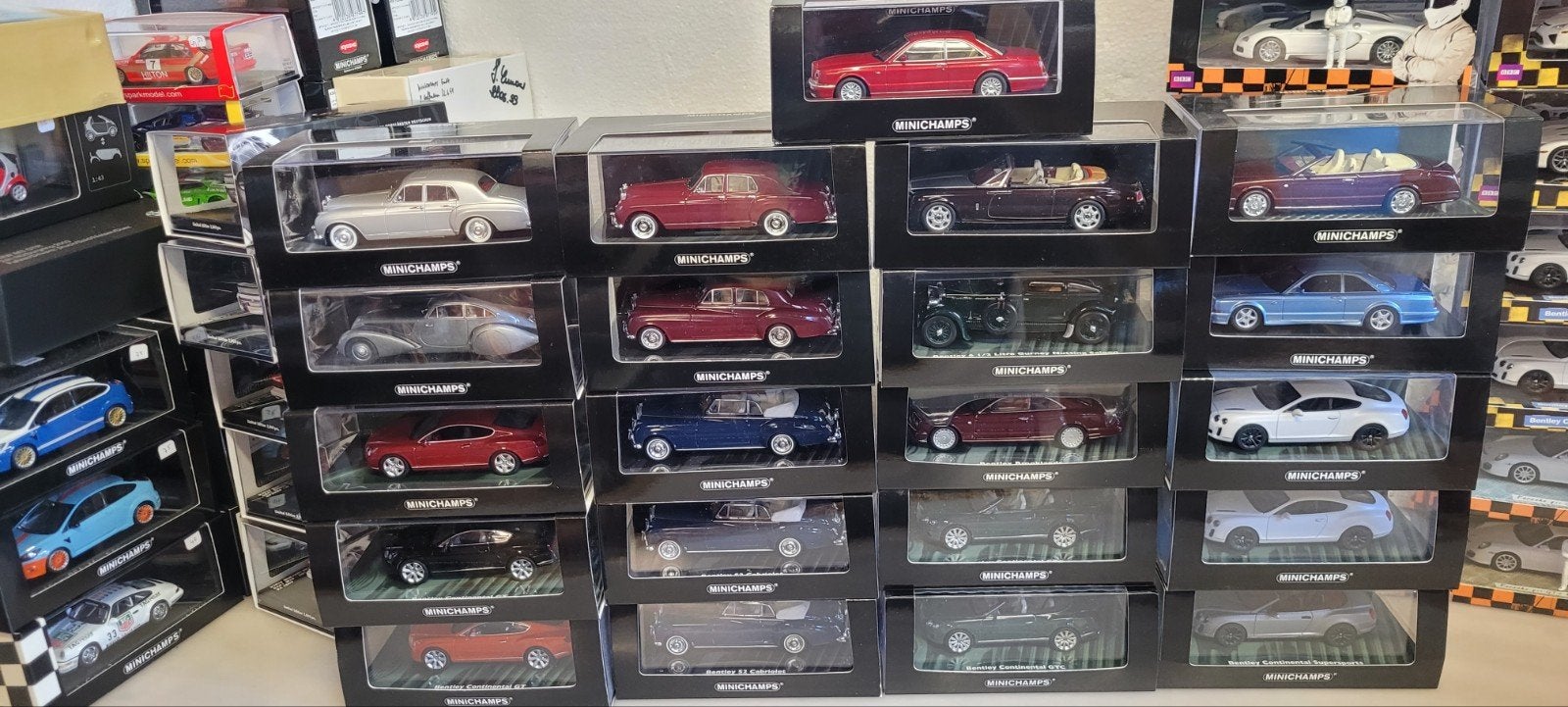 Verzameling miniatuurauto Bentley modellen en 1 Rolls Royce, Hobby en Vrije tijd, Modelauto's | 1:43, Ophalen of Verzenden, Zo goed als nieuw