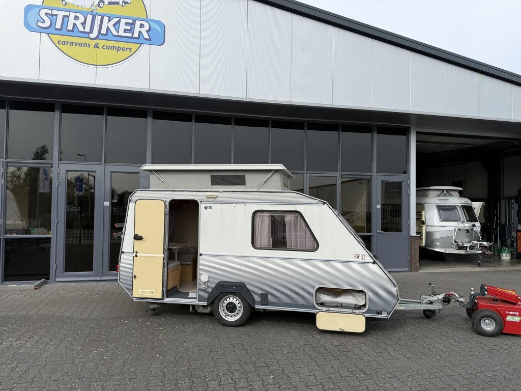 Kip Kompakt 37 KK Langslaper + Zit 542KG leeg hefdak caravan, Lengtebed, Kip, Bedrijf, Treinzit